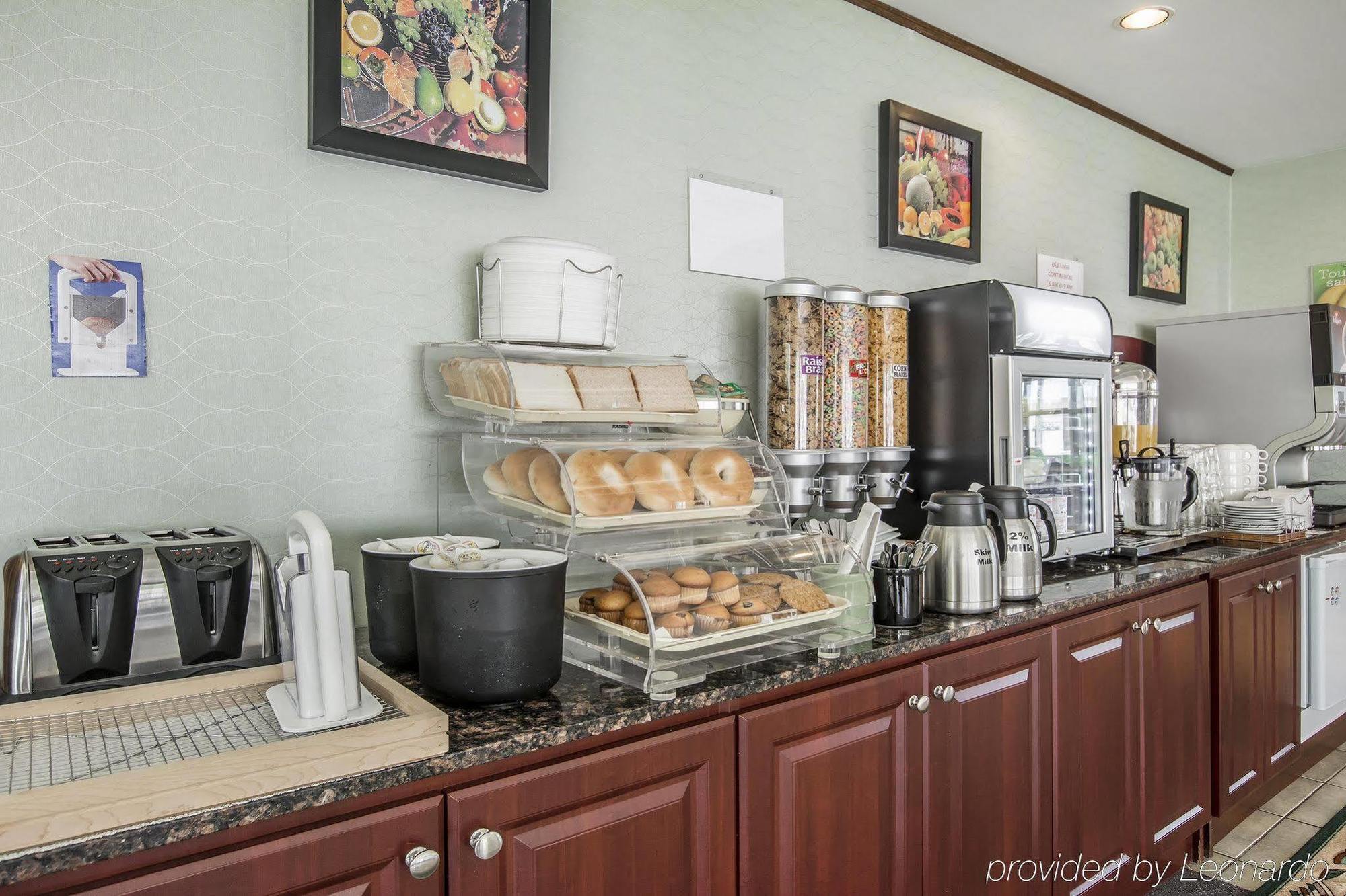 Syracuse Inn And Suites מראה חיצוני תמונה
