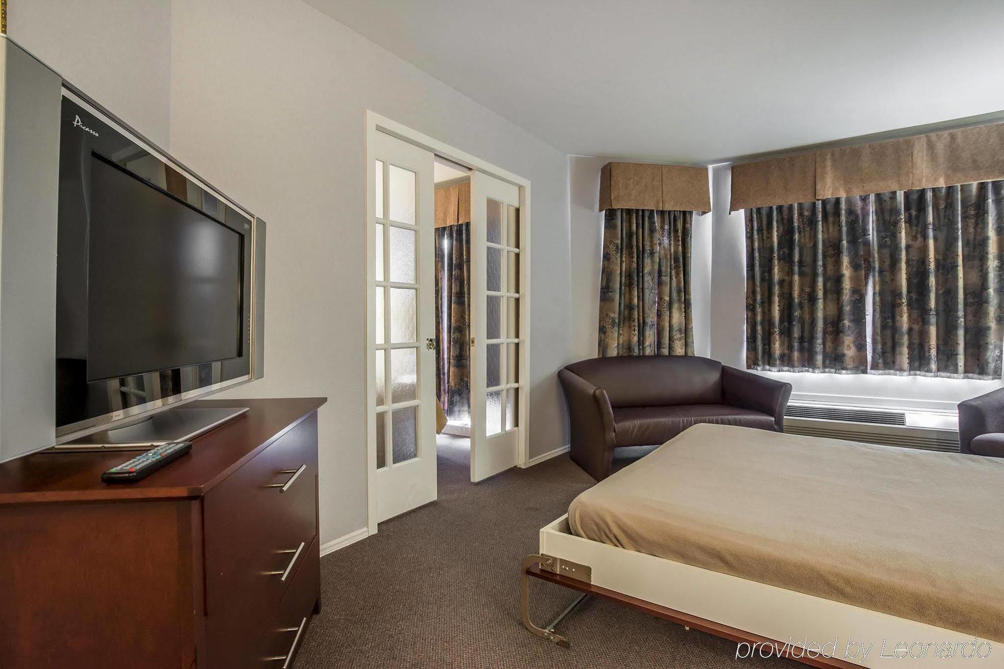 Syracuse Inn And Suites מראה חיצוני תמונה