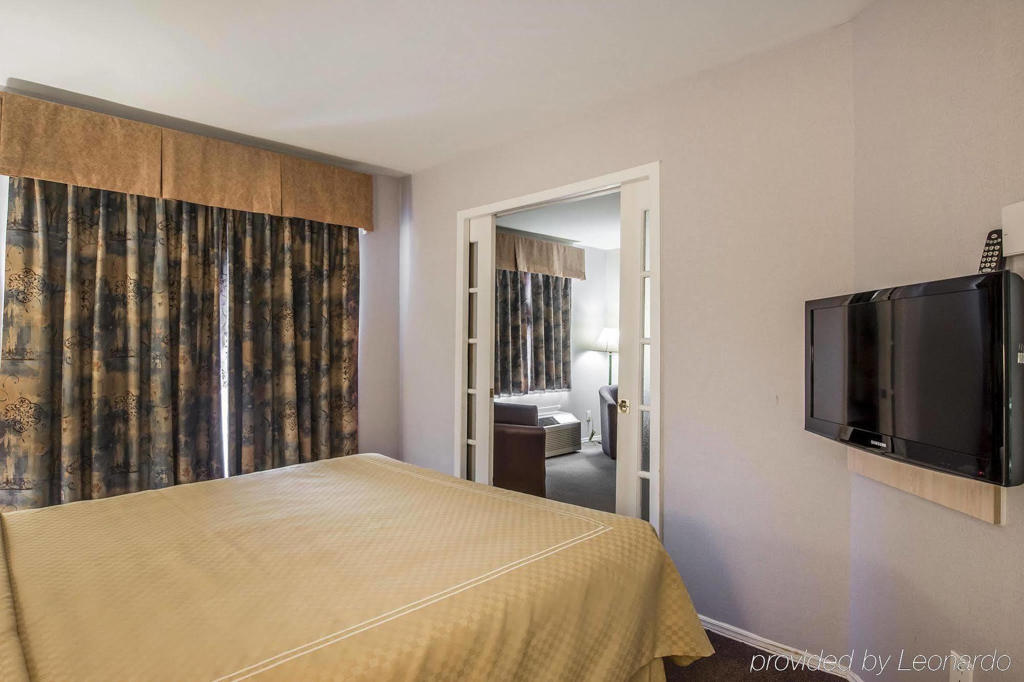 Syracuse Inn And Suites מראה חיצוני תמונה