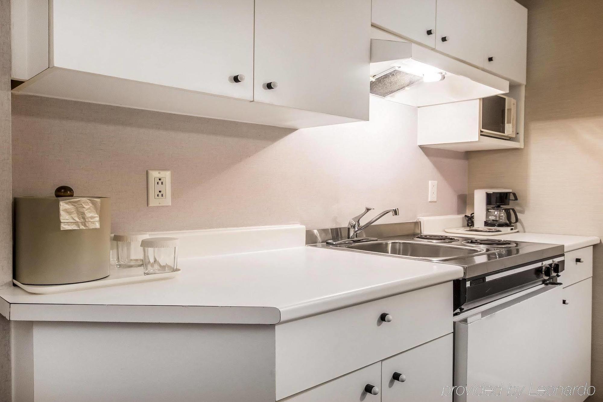 Syracuse Inn And Suites מראה חיצוני תמונה