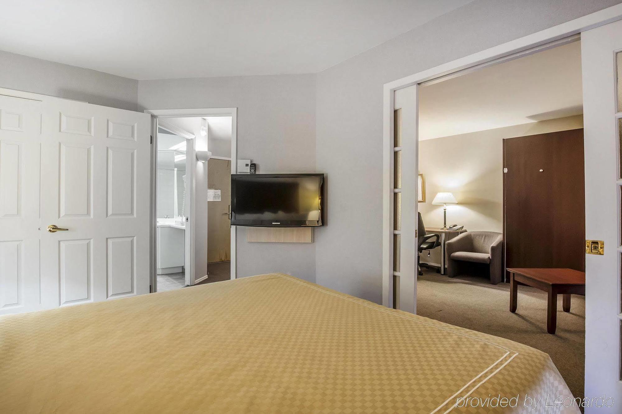 Syracuse Inn And Suites מראה חיצוני תמונה