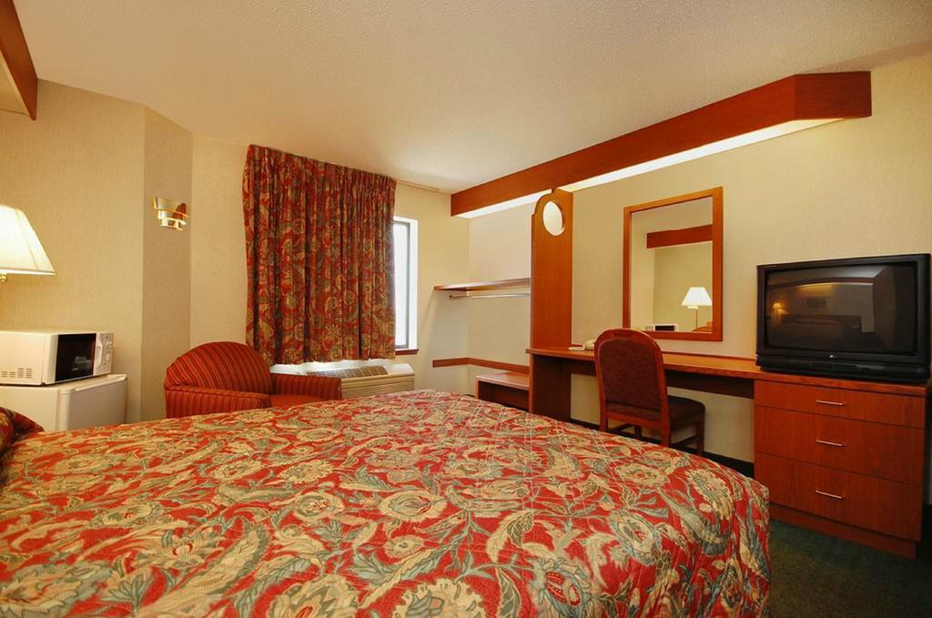 Syracuse Inn And Suites מראה חיצוני תמונה